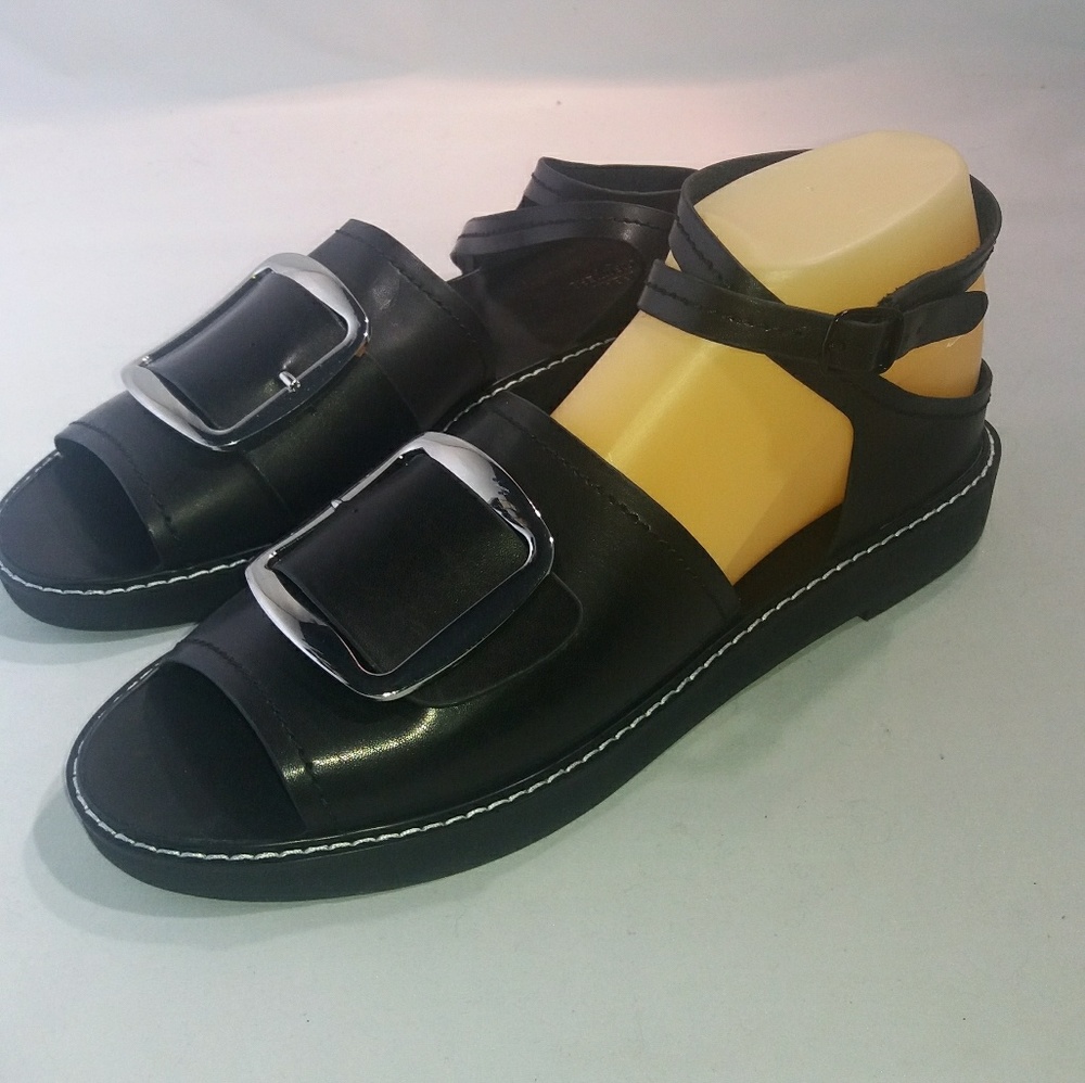 New Urban Outfitters Sandals